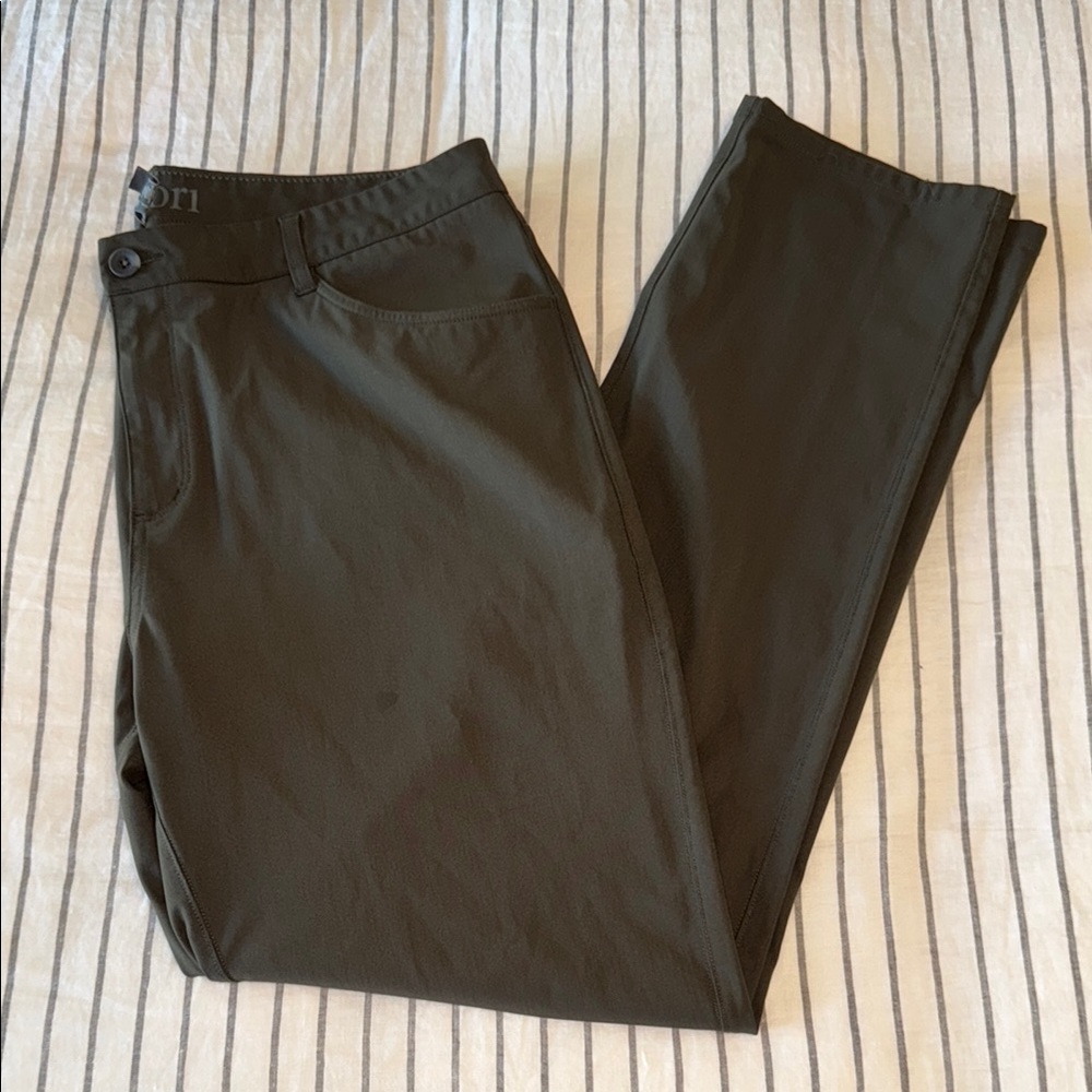 Vuori Meta pants - olive green 36 waist, 32 length